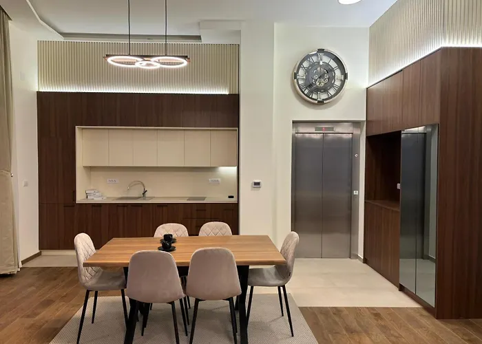 Sky Penthouse With Hot Tub *